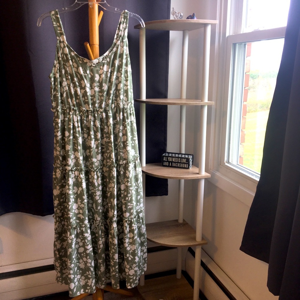 🟢BOGO FREE🟢 NWT Gorgeous floral dress